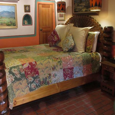 La Dona Luz Inn An Historic B&B เทาส์ ภายนอก รูปภาพ