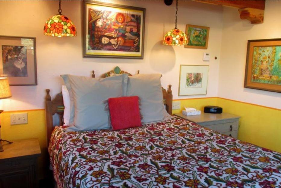 La Dona Luz Inn An Historic B&B เทาส์ ภายนอก รูปภาพ