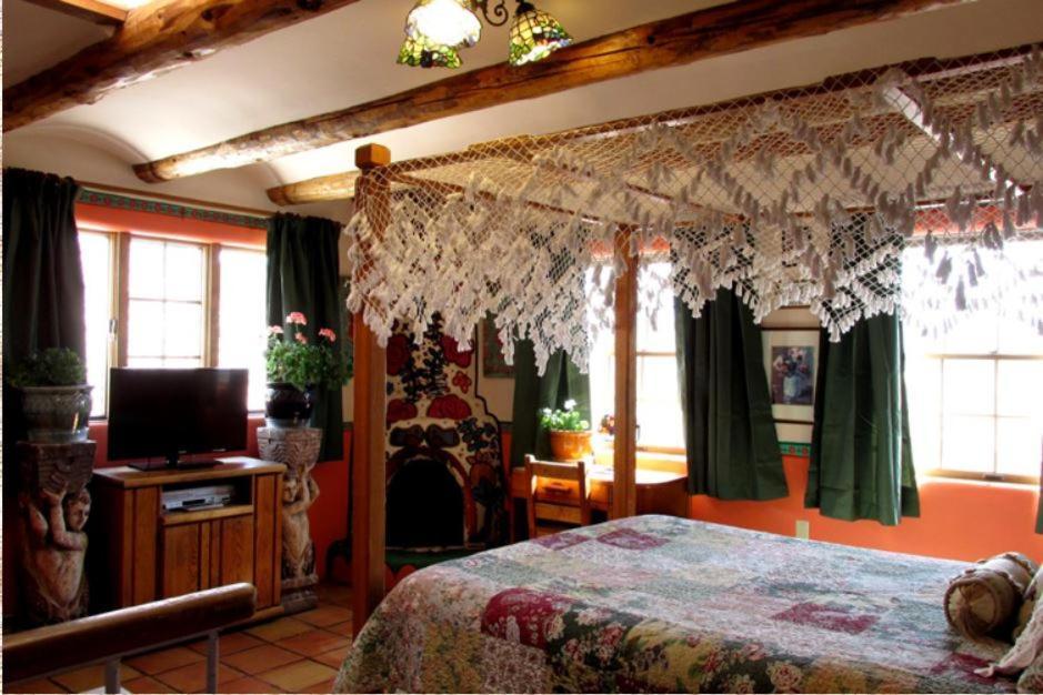 La Dona Luz Inn An Historic B&B เทาส์ ภายนอก รูปภาพ