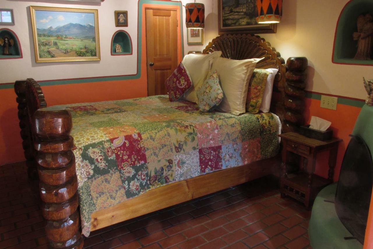 La Dona Luz Inn An Historic B&B เทาส์ ภายนอก รูปภาพ