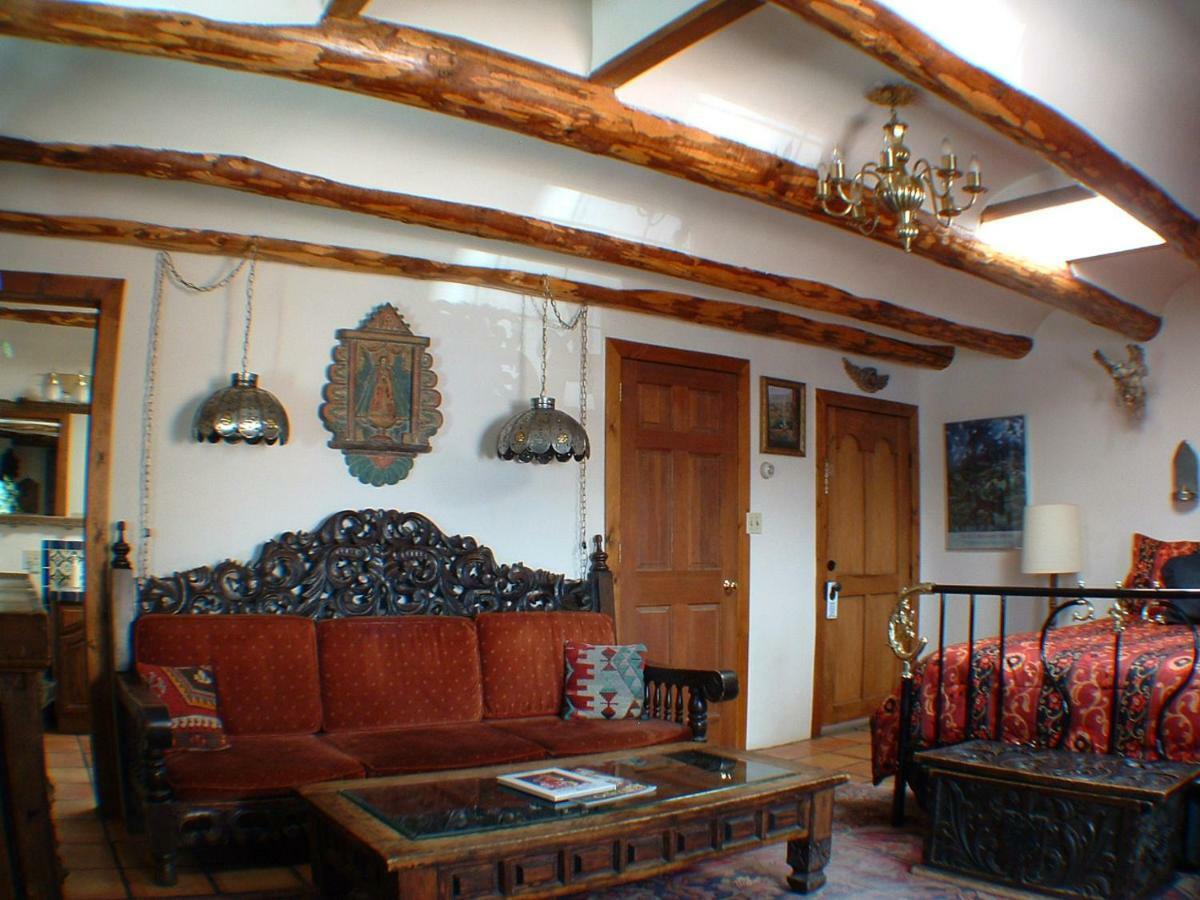 La Dona Luz Inn An Historic B&B เทาส์ ภายนอก รูปภาพ